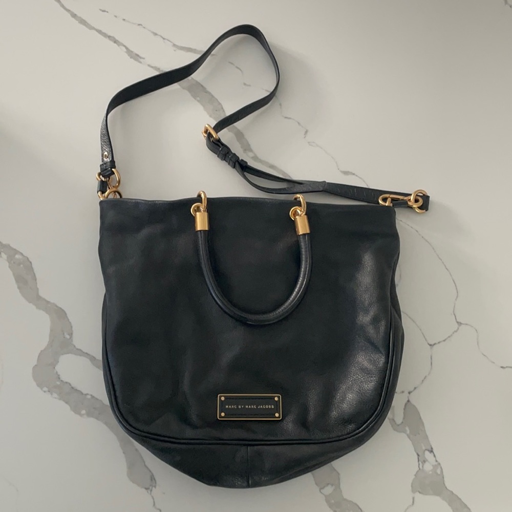 MARC BY MARC JACOBS black pebble hobo bag